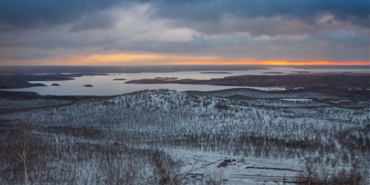 Winter,Lake,In,The,Mountains