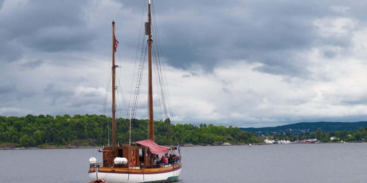 Old,Wooden,Sailboat,On,Oslofjord
